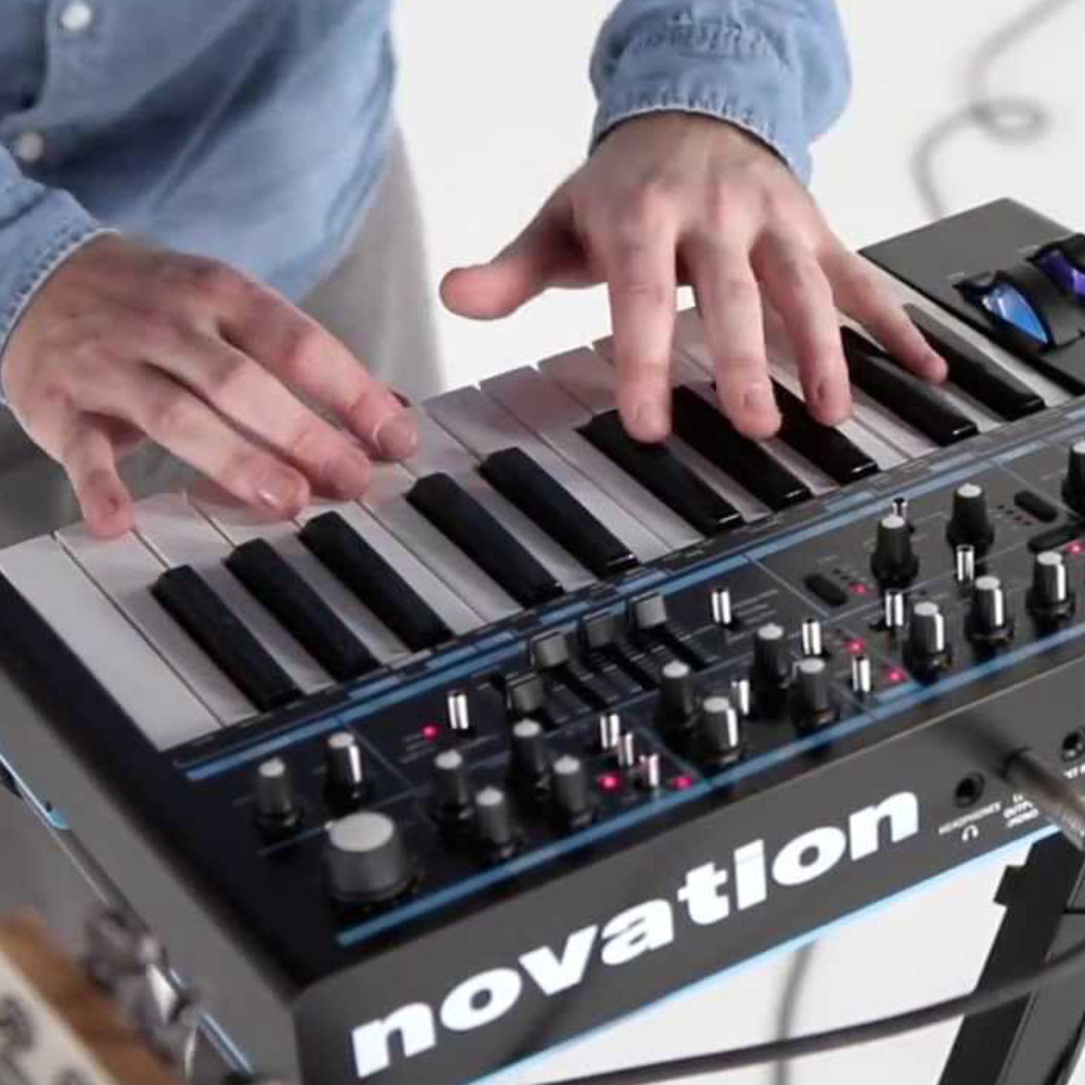 NOVATION BASS STATION VA SYNTH