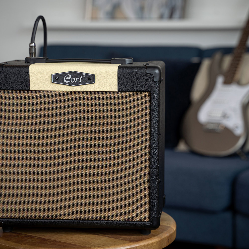 CORT ΕΝΙΣΧΥΤΗΣ ΚΙΘΑΡΑΣ COMBO CM SER 15W REVERB BLACK
