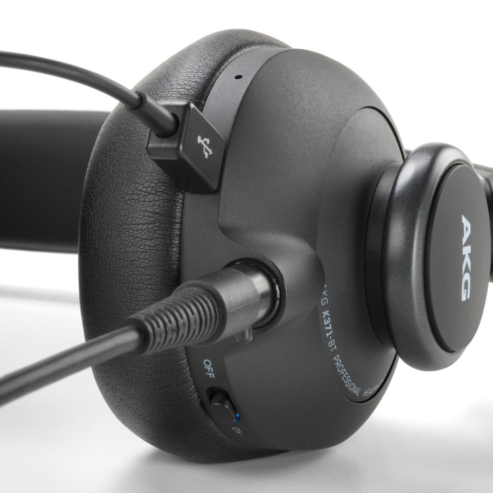 AKG DYNAMIC EARPHONE + MIC