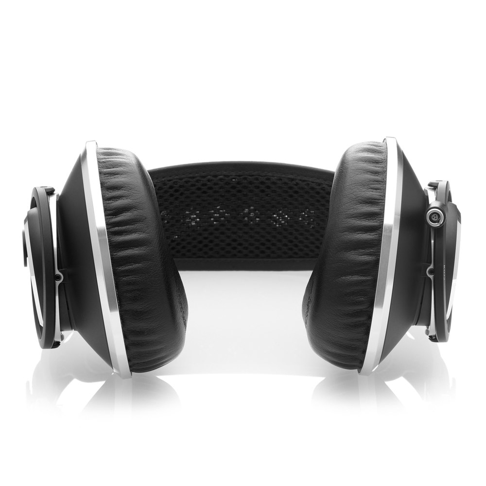 AKG MASTER REFERENCE CLOSED-BACK HEADPHONES