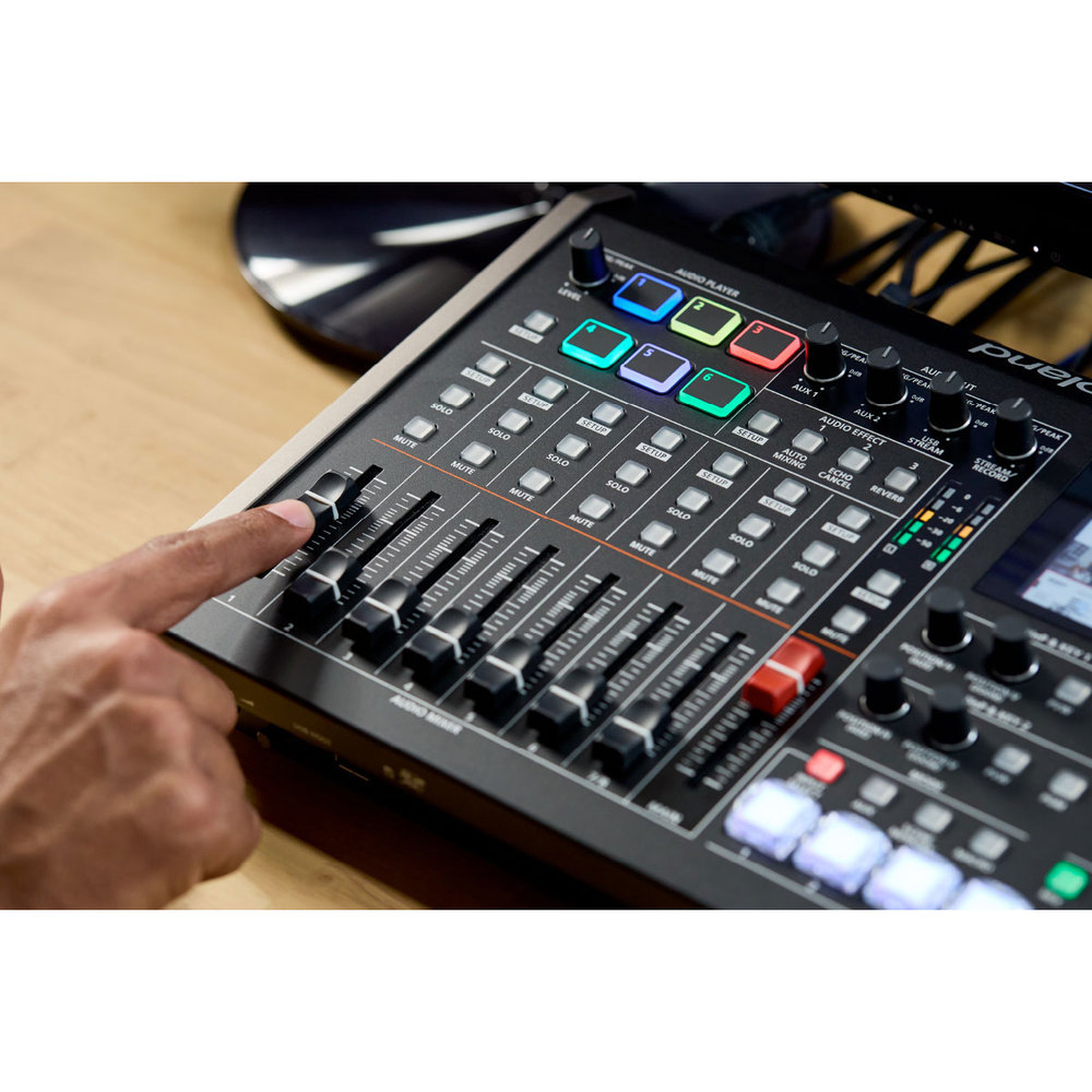 ROLAND Φορητό All-in-One AV Streaming Mixer 6 εισόδων