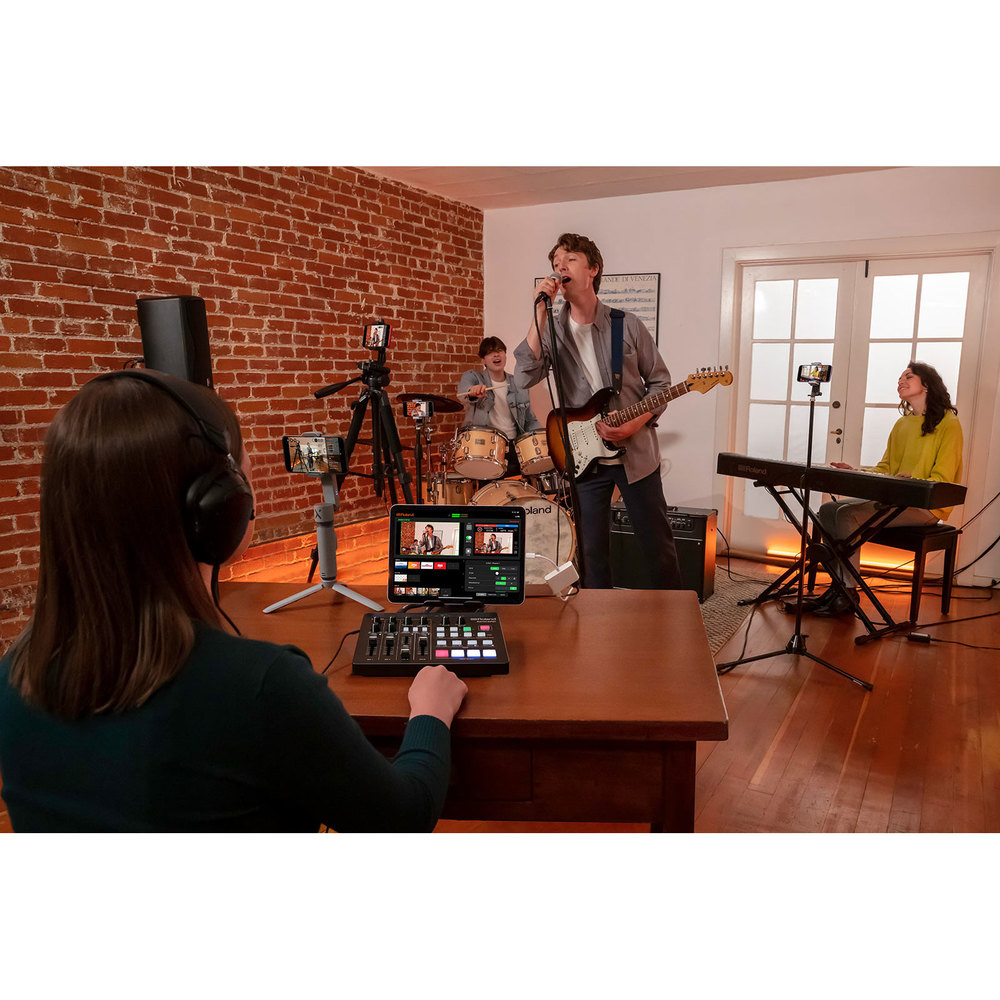 ROLAND AEROCASTER CONTROL SURFACE WITH AUDIO